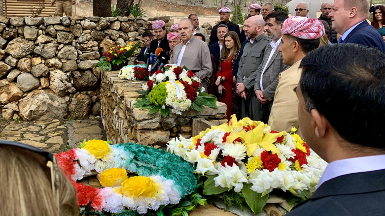 Head of KDP Foreign Relations, Hoshyar Siwaily, speaks to Western diplomats at the grave of Mullah Mustafa Barzani (Photo: Canada in Erbil/Twitter).